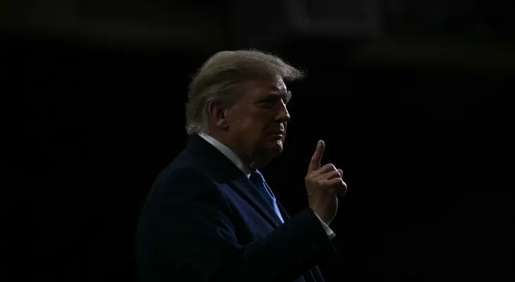Trump arranca gira de octubre por estados republicanos en medio de una "emergencia" electoral