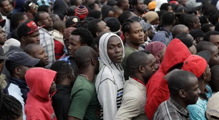 EE.UU. libera a inmigrantes haitianos sin autorización 