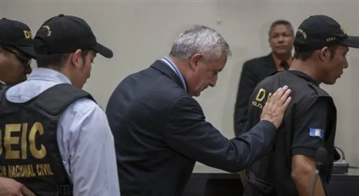 Juez dicta prisión preventiva al ex presidente de Guatemala, Otto Pérez