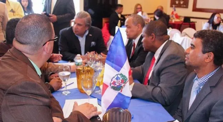 Cónsul Castillo discute agenda dominicana 2017 con dominicanos en Nueva Jersey
