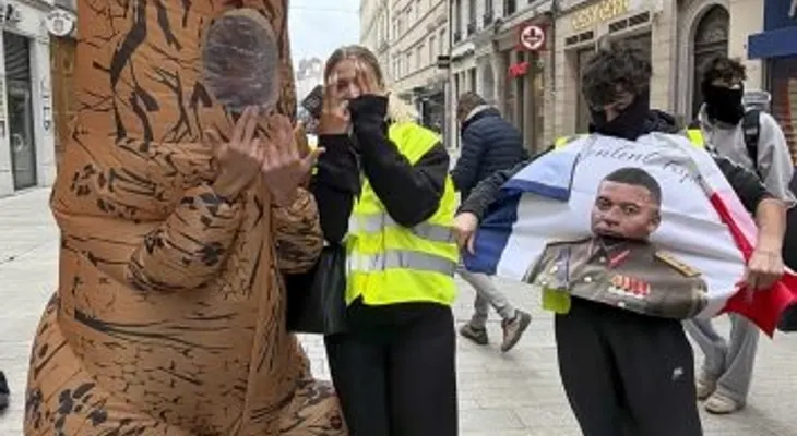Francia: incendios en edificios públicos y saqueos en comercios durante protestas por el costo de vida