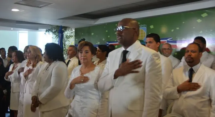 Alfredo Martínez promete hacer una gestión ejemplar; asume alcaldía de SDE