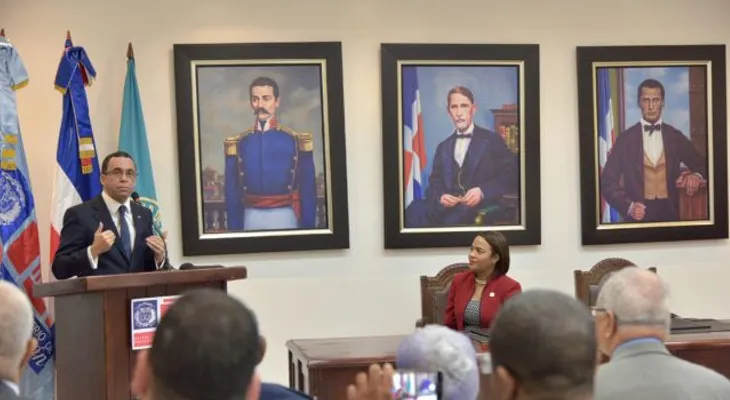 Ministro Andrés Navarro acuerda con Círculo de Locutores fortalecer competencia comunicativa del nuevo currículo
