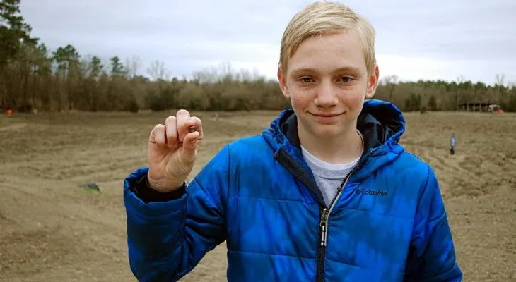 Este adolescente encontró un enorme diamante de 7,44 quilates en un parque de Estados Unidos