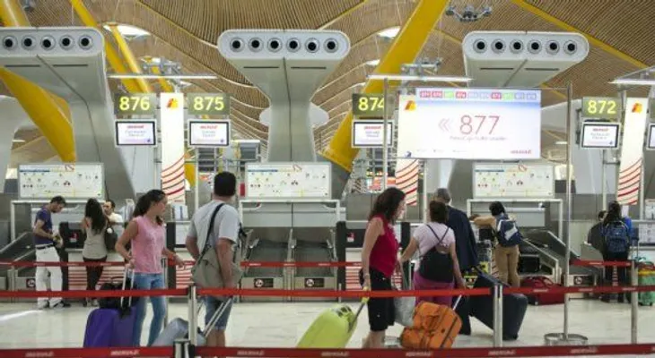 Más de 637,000 latinoamericanos dejaron España