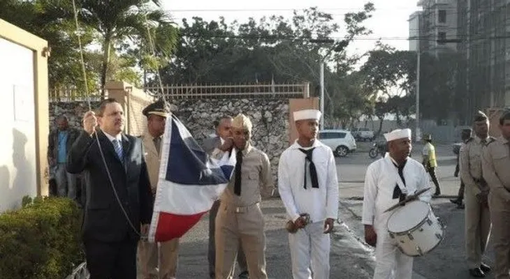Plan Social rinde homenaje a la Bandera Nacional