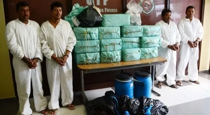 4 colombianos detenidos con lancha cargada de cocaína cerca de Pedernales