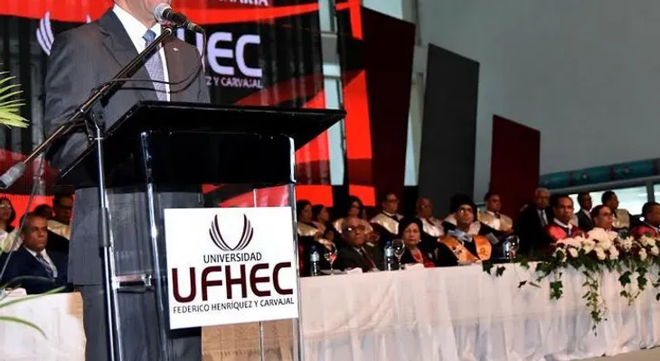 Ministro Andrés Navarro: RD requiere profesionales que cifren su éxito en el bienestar colectivo