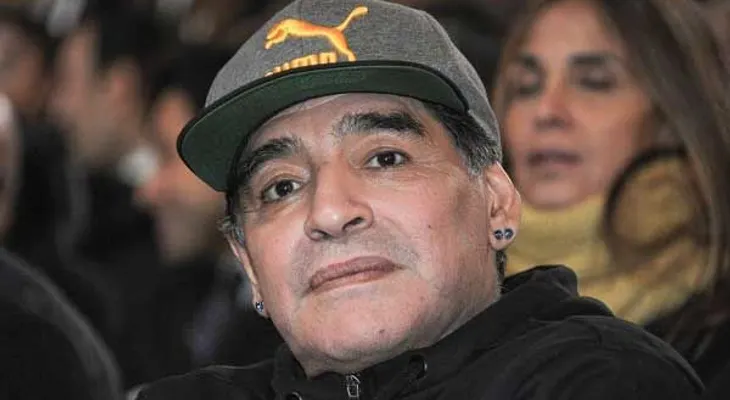 Periodista rusa denuncia a Maradona por acoso sexual; dice le arrancó el vestido 