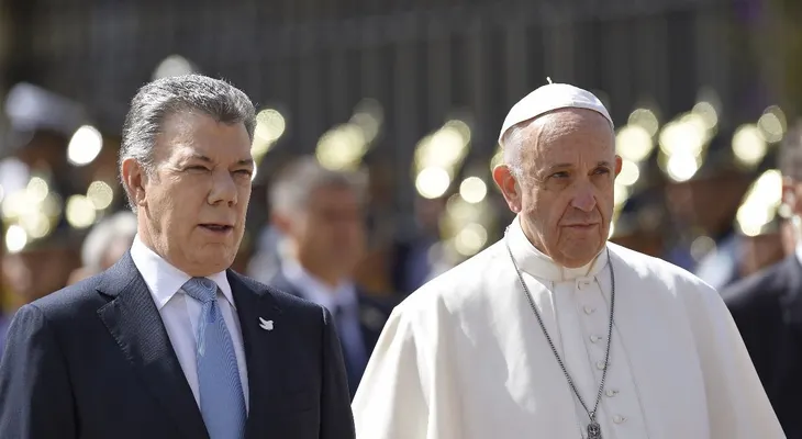 Santos agradece al papa Francisco por dar con Colombia "el primer paso hacia la reconciliación"