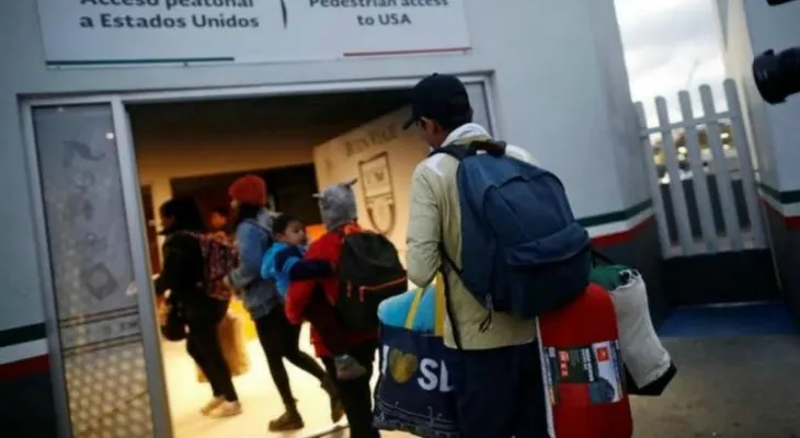 EE.UU. niega pasaportes a estadounidenses hispanos en el sur de Texas, según el Washington Post