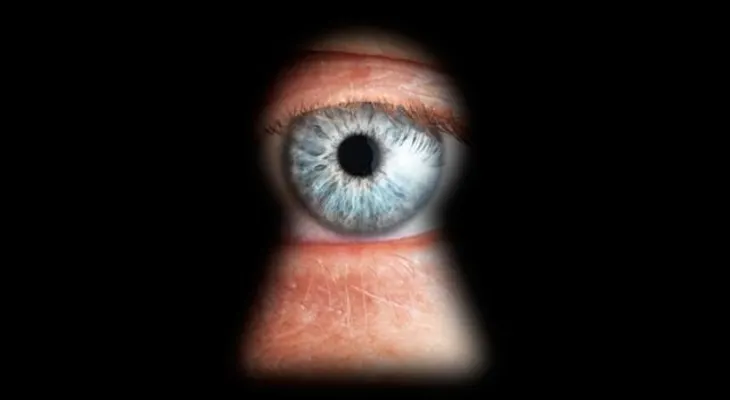 FBI podría activar micrófonos de portátiles y dispositivos Android