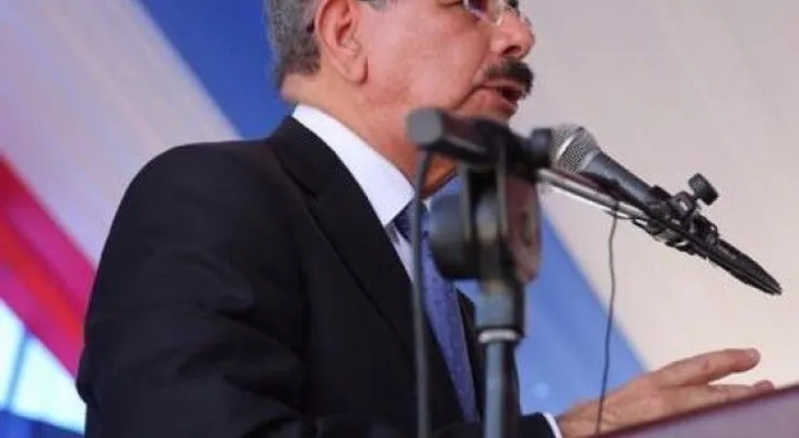 Danilo se reúne con funcionarios y presidente de JCE; dicen tratan ley de naturalización
