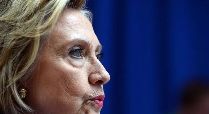 305 documentos del servidor de Hillary Clinton serán inspeccionados