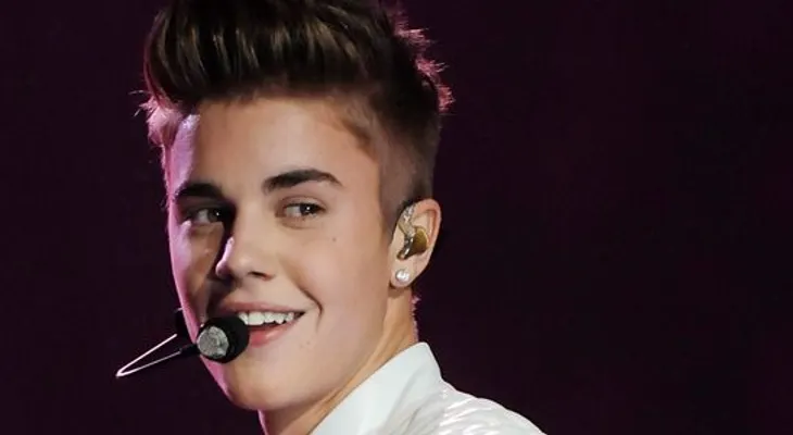 Publican fotos desnudo de cantante Justin Bieber