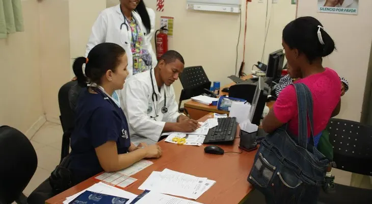 Médicos Hospital Ney Arias Lora asisten a 521 pacientes en fin de semana