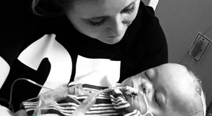 El bebé se cayó de la cama: "Es una pesadilla; no quiero que otros padres pasen por esto"