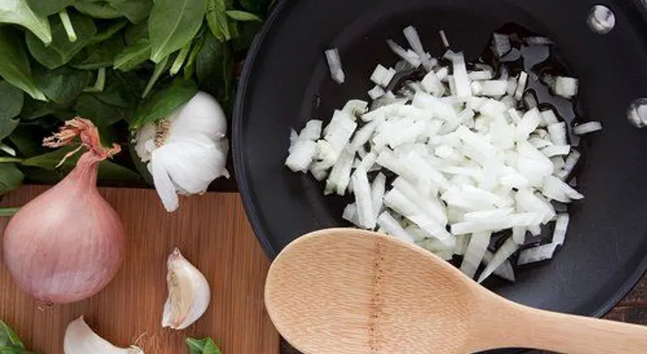 Consumir ajo y cebolla para prevenir el cáncer