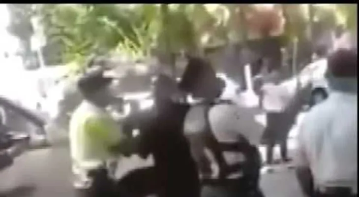 Agentes de AMET golpean motoristas