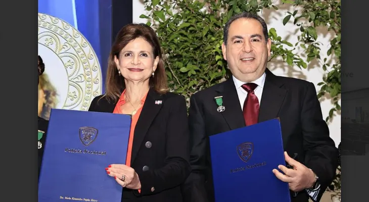Doctor Mario Lama recibe Medalla al Mérito Policial 2025
