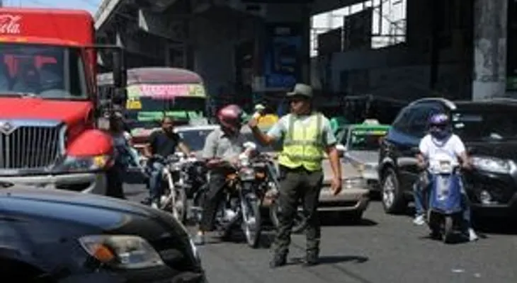 Ley sancionará a personas que lleven niños en motores