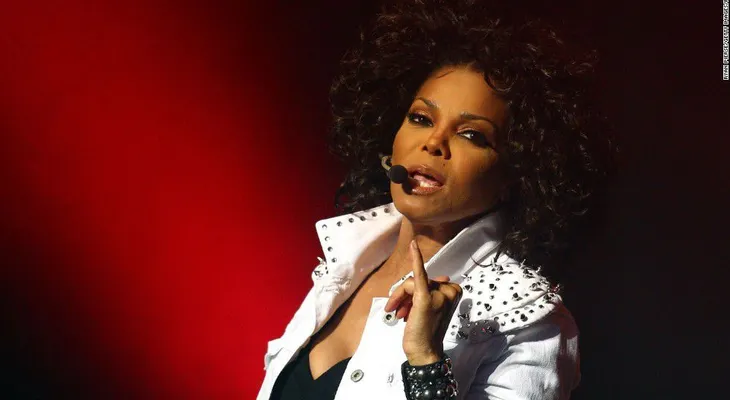Janet Jackson desata rumores de embarazo con su nuevo video
