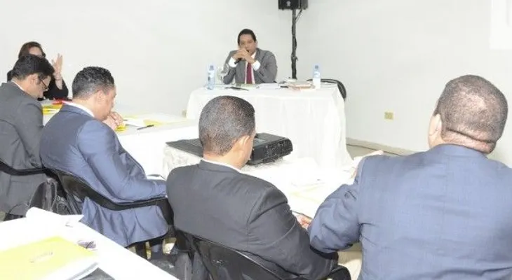 Jueces del TSE imparten talleres contenciosos con miras a elecciones de mayo