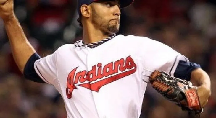 Dominicano Salazar se luce en triunfo de los Indios 