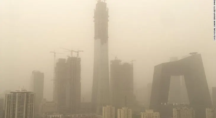 Tormenta de arena impulsa contaminación de Beijing a niveles nunca vistos