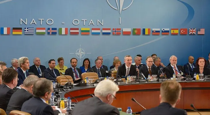 La OTAN invita a Montenegro a unirse a la alianza