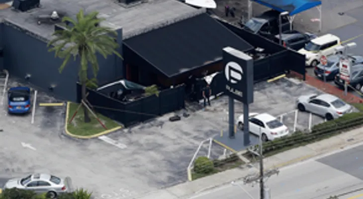 Dictan libertad bajo fianza para la esposa del autor de la matanza de Orlando
