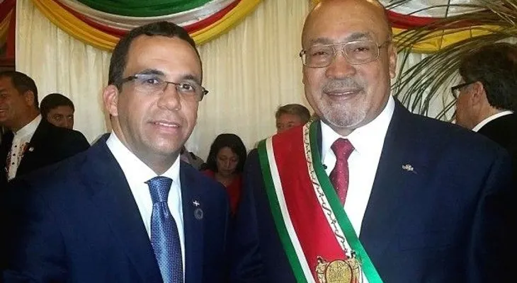 Navarro representa a Danilo Medina en toma de posesión del presidente de Surinám