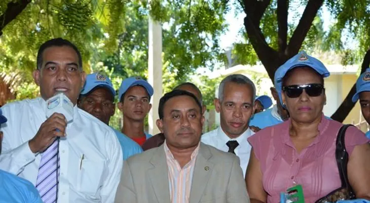 El Director de  Apordom inicia trabajos de limpieza en Cabo Rojo, Pedernales.