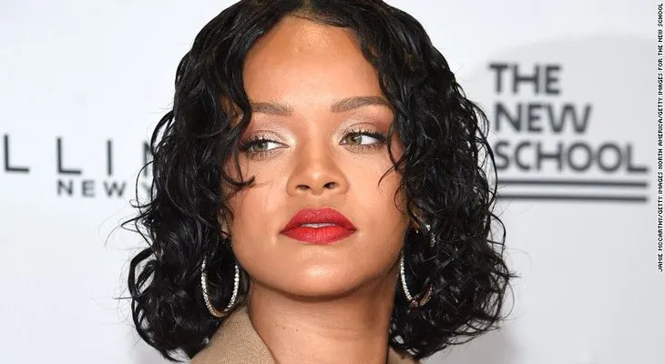 Rihanna responde a los que burlan de su aumento de peso con el meme perfecto