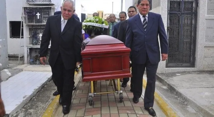 Durante emotivo sepelio sepultan restos de Radhamés Gómez Pepín