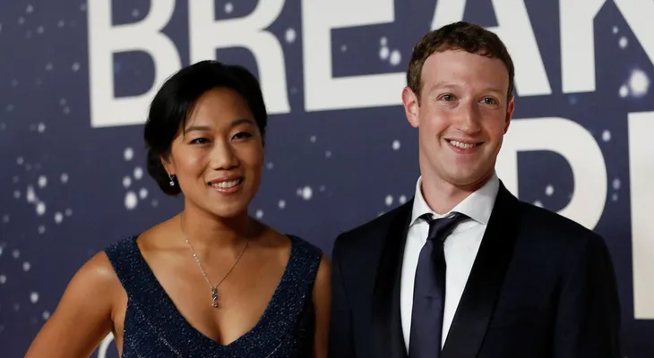 Dos exempleados demandan a Zuckerberg y a su esposa por acoso y discriminación