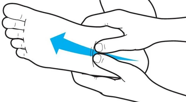 Un simple ejercicio para desaparecer el dolor en la planta de sus pies