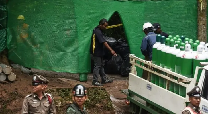 Van 6 niños rescatado de cueva en Tailandia; aumentan las esperanzas
