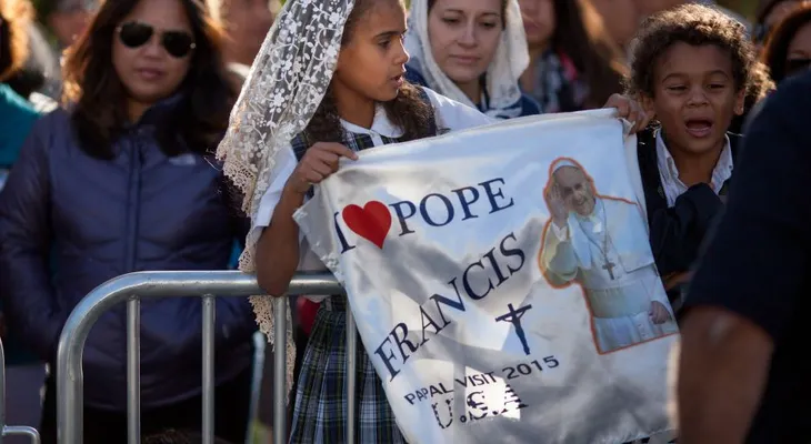 El papa Francisco camino a la Catedral San Mateo en Washington
