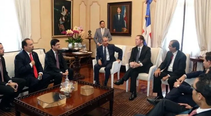 Danilo Medina recibe al secretario del Departamento de Estado de Puerto Rico