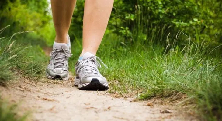 Determinan que caminar es más saludable que hacer ejercicio