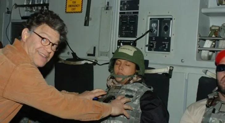 Una periodista denuncia que fue manoseada por un senador de EEUU mientras dormía y muestra foto de prueba