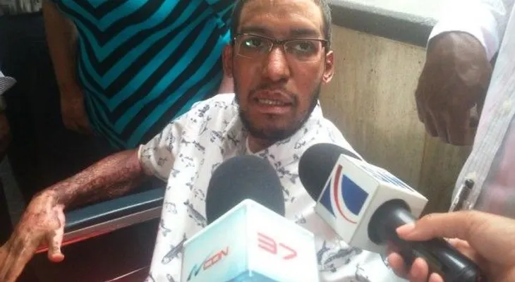 Joven quemado en el Metro acude a audiencia en silla de ruedas y exige justicia
