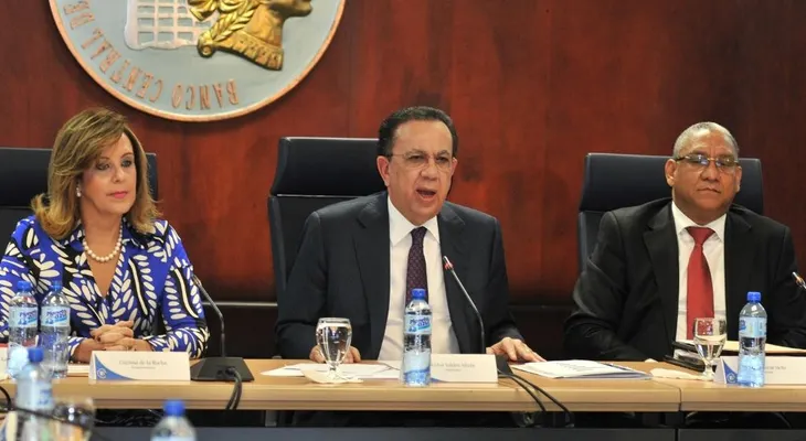 Gobernador del BCRD, Valdez Albizu: El crédito privado aumentó en RD$10,400 millones en agosto