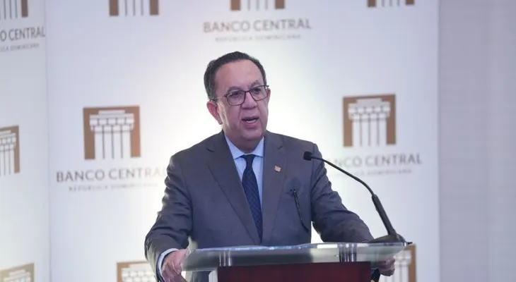 Gobernador Valdez Albizu felicita a los participantes del ?VIII Diplomado de economía y finanzas?