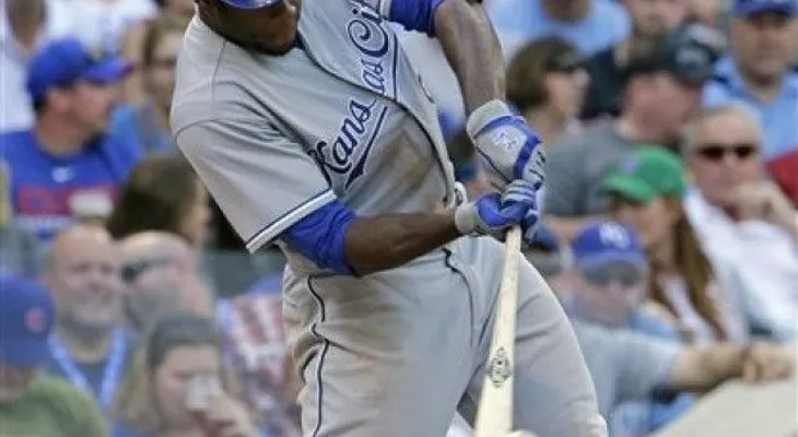 Cain rompe empate con doblete y Reales derrotan a Cachorros 