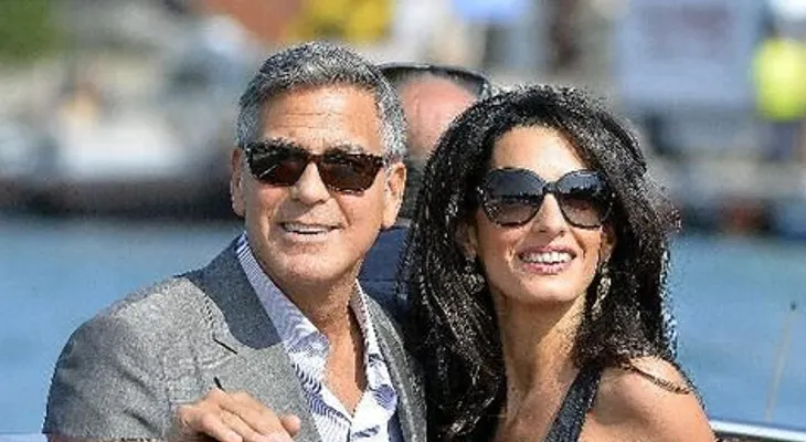 Clooney y su prometida llegan a Venecia para boda 