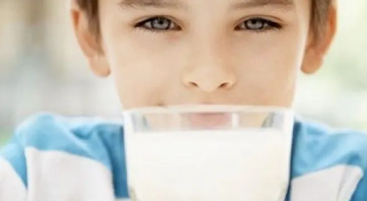 ¿Es realmente necesario que los niños tomen leche?