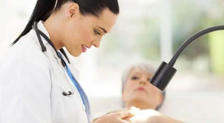Psoriasis es una enfermedad seria, no se automedique 