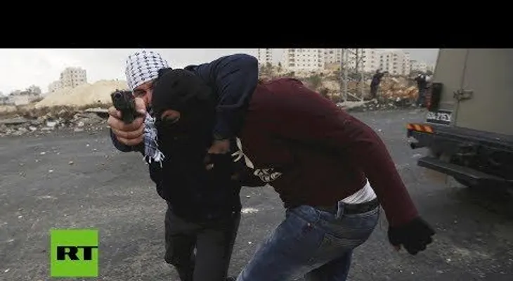 Escalofriante: Fotógrafo capta momento que fue encañonado un agente israelí 